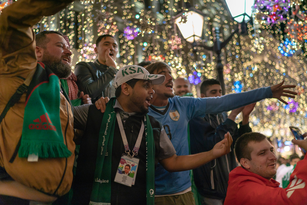 مشجعي المنتخب السعودي في ليلة المباراة الإفتتاحية في روسيا